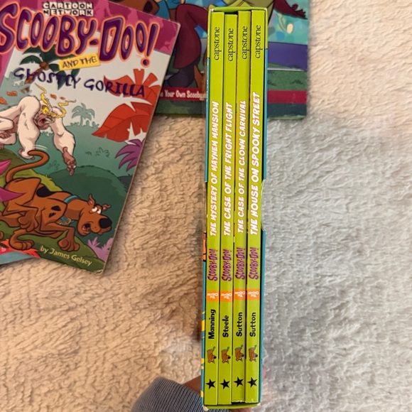 Scooby-Doo Book Collection - Picture 2 of 8